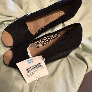 New TOMS canvas wrap wedge sandal black 7.5